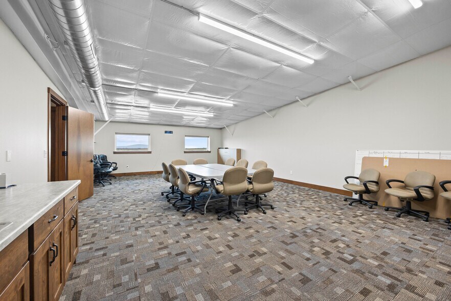 More Photos Of 3251 N Glade Rd, Pasco Warehouse For Lease