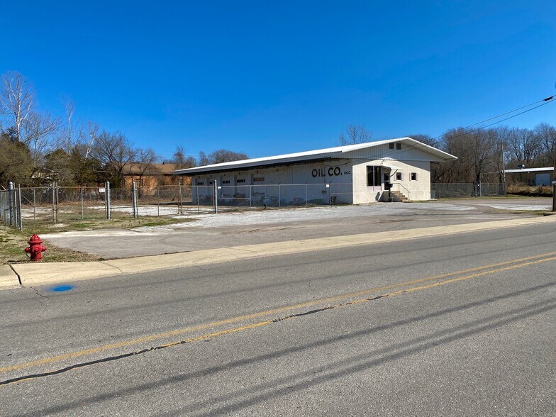More Photos Of 209 E Wade Ave, Mountain Home Distribution For Sale