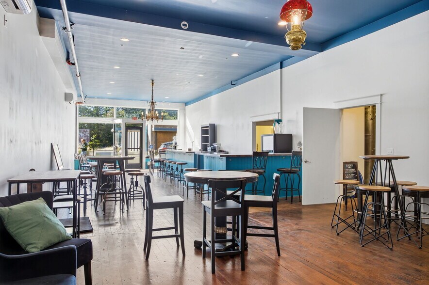 More Photos Of 104 Spruce St E, Ilwaco General Retail For Sale