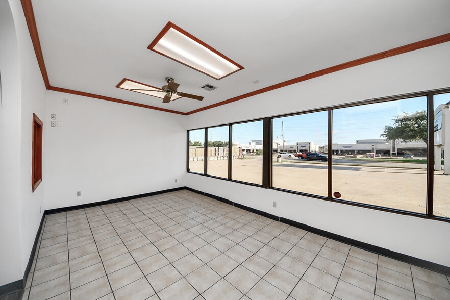 More Photos Of 13615 Bellaire Blvd, Houston Medical For Lease