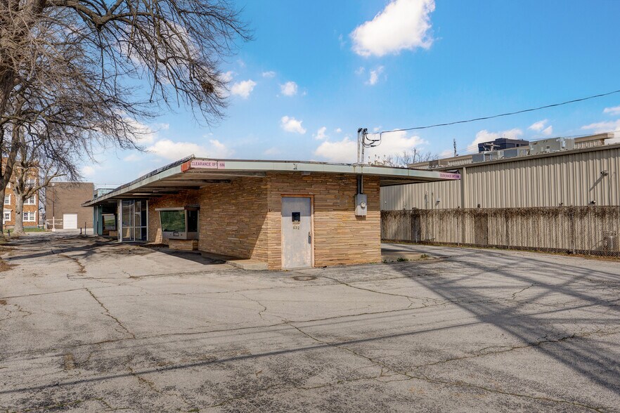 More Photos Of 532 E Walnut St, Springfield Freestanding For Sale