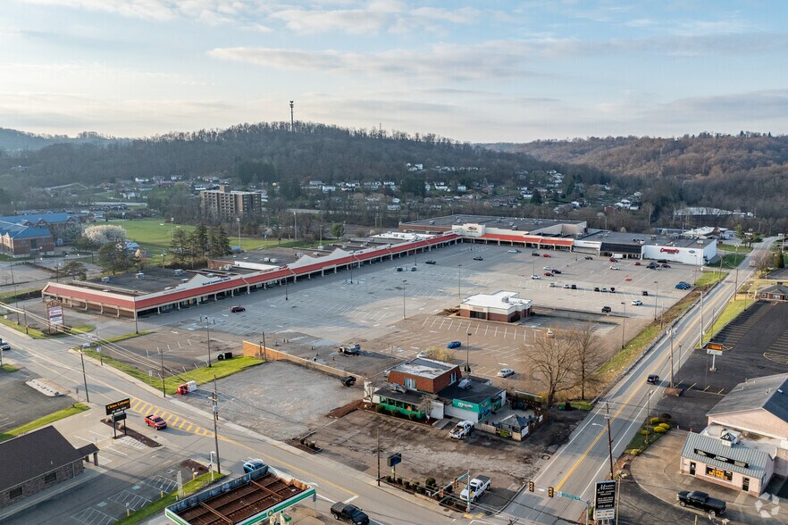 More Photos Of 200-300 Hillcrest Shopping Ctr, New Kensington Unknown For Lease