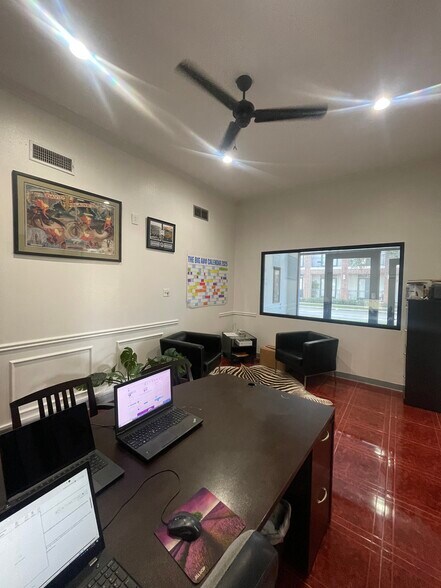 More Photos Of 1722 N Hall St, Dallas Storefront Retail Office For Lease