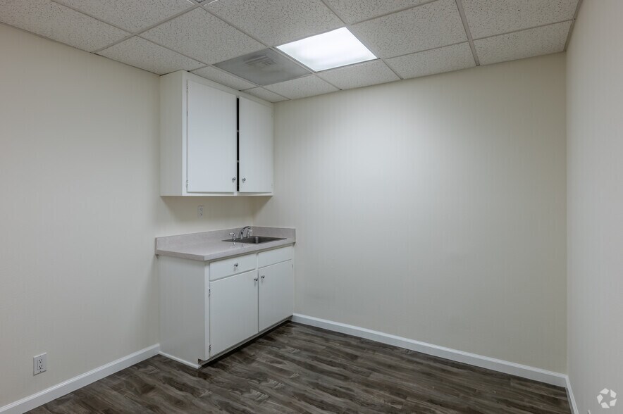 More Photos Of 13362 Newport Ave, Tustin Unknown For Lease