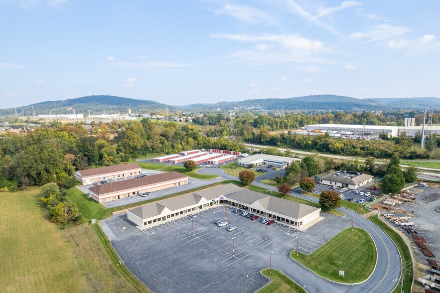 More Photos Of 10 Wingco Ln, Reading Storefront Retail Office For Lease