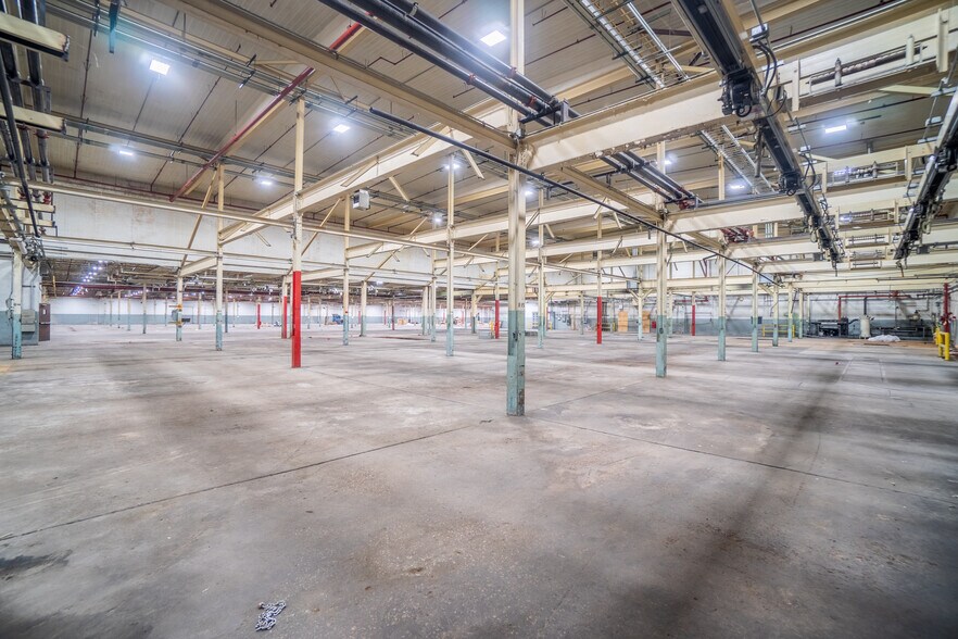 More Photos Of 190 E Polk St, Orleans Manufacturing For Lease