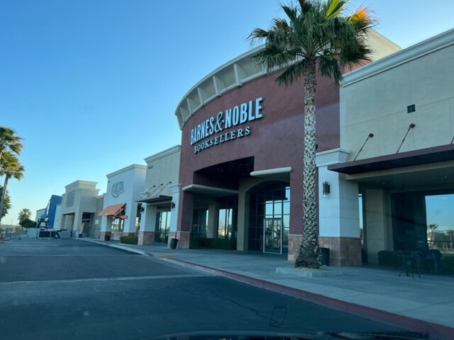 More Photos Of 39176-39532 10th St W, Palmdale Unknown For Lease