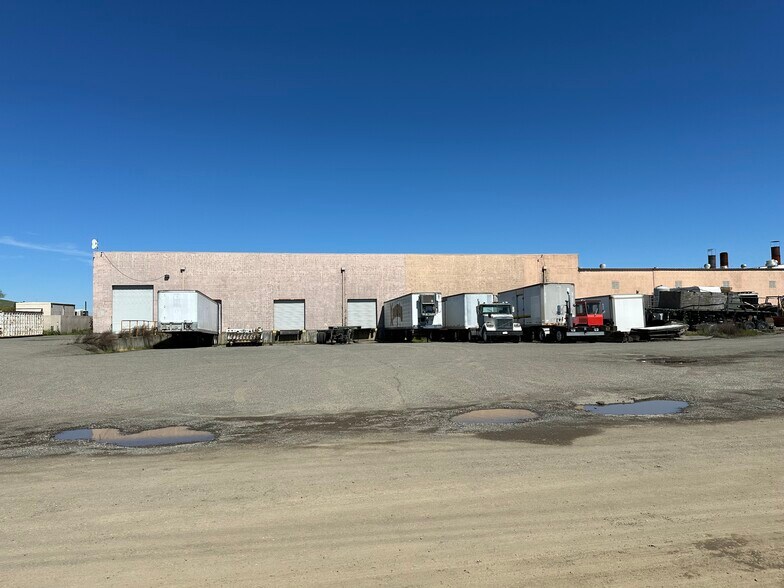 More Photos Of 5054 Peabody Rd, Fairfield Warehouse For Lease