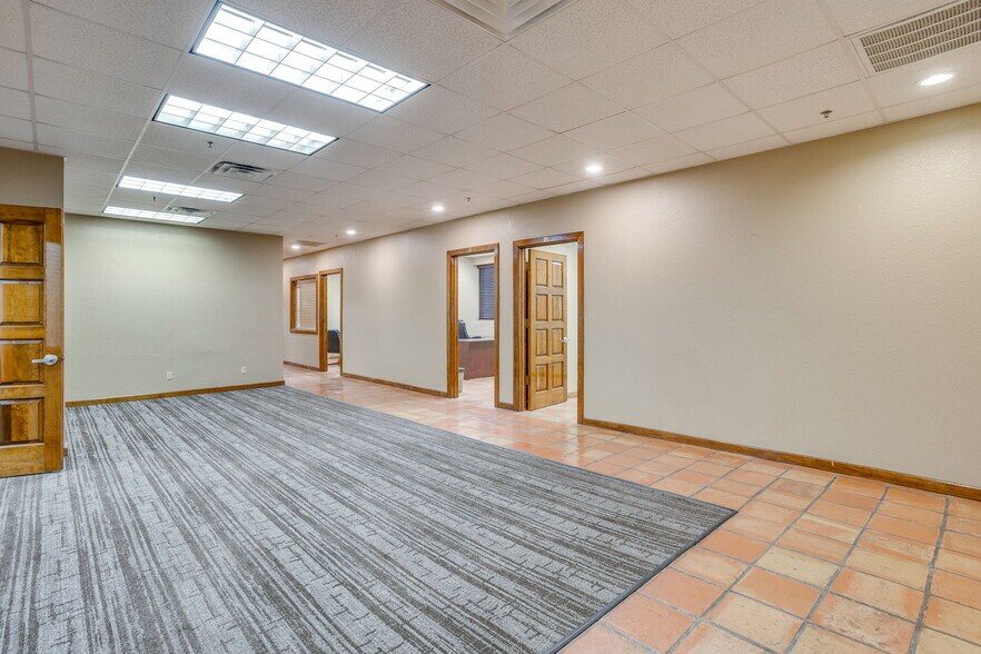 More Photos Of 3500 Noble Ave, Fort Worth Flex For Lease