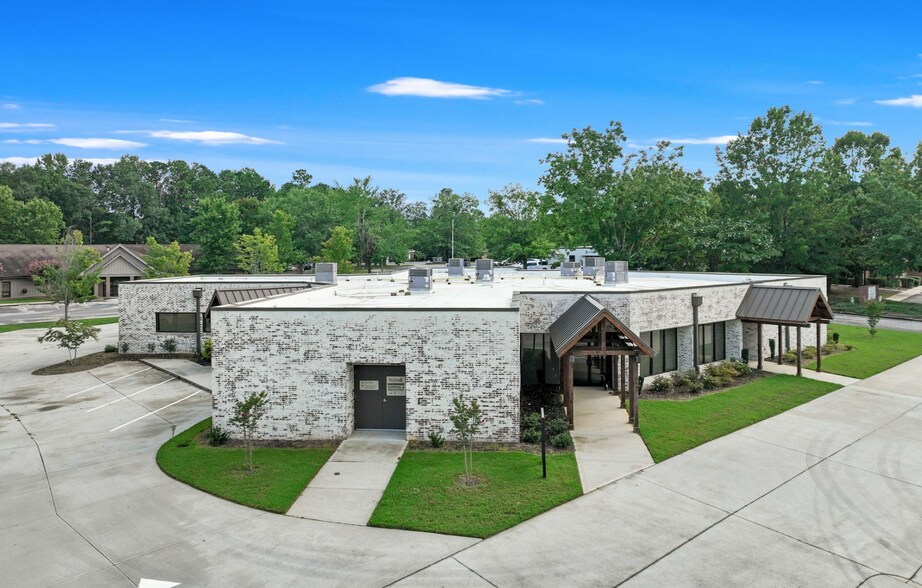 More Photos Of 669 Lanier Park Dr, Gainesville Medical For Sale
