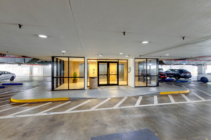 More Photos Of 200 W Cypress Creek Rd, Fort Lauderdale Office For Sale