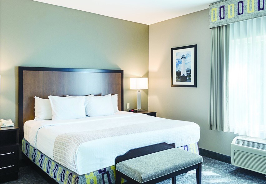 More Photos Of 957 Cedar Lake Rd, Biloxi Hotel For Sale