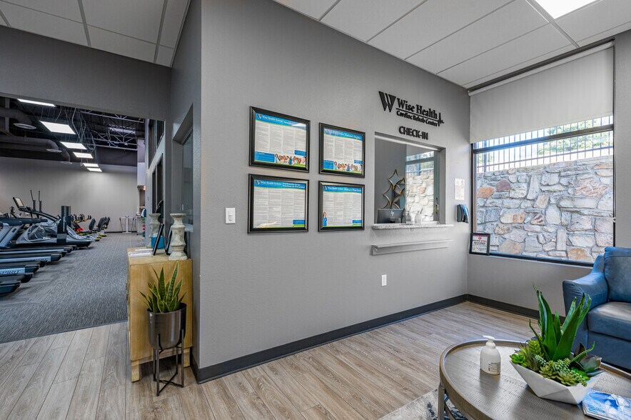 More Photos Of 8479 Davis Blvd, North Richland Hills Medical For Lease