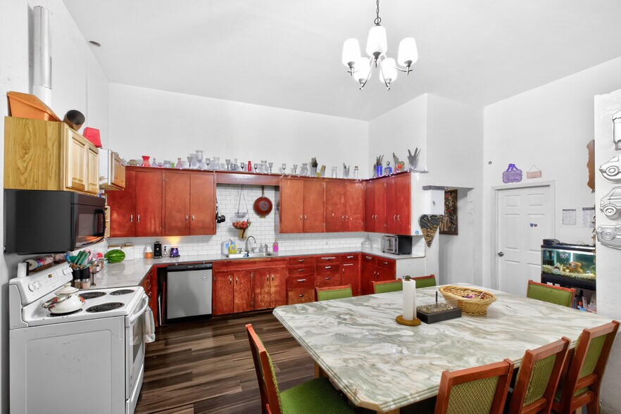 More Photos Of 100 Main St, Moro Specialty For Sale