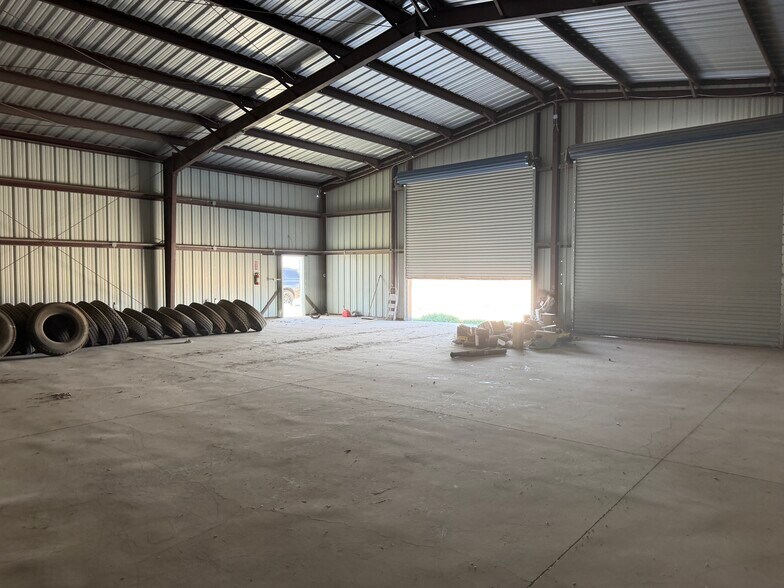 More Photos Of 260 County Road 118, Pecos Warehouse For Lease