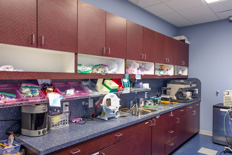 More Photos Of 4354-4358 W Cheyenne Ave, North Las Vegas Freestanding For Lease