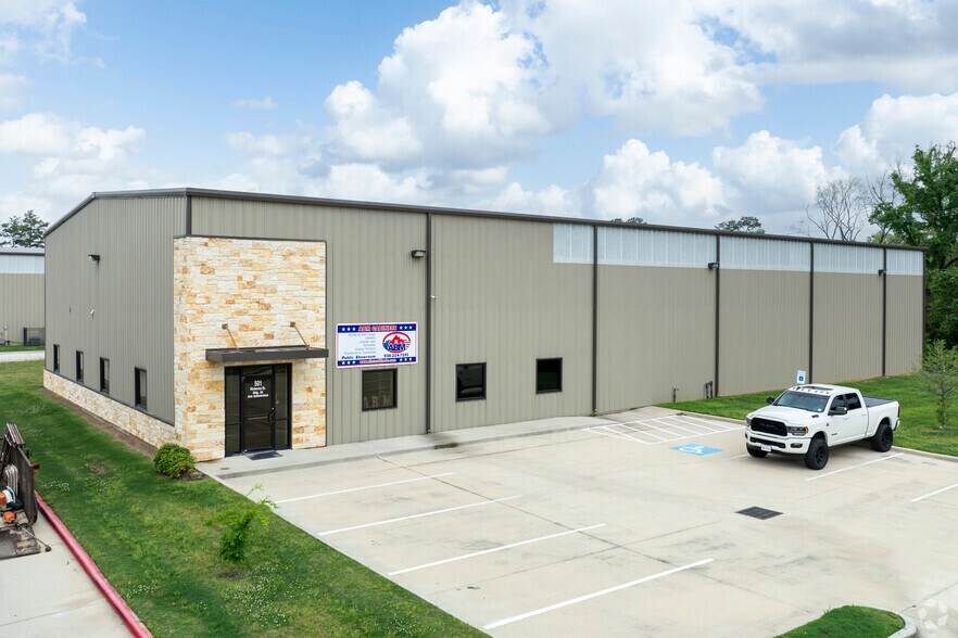 Primary Photo Of 501 Hickerson St, Conroe Manufacturing For Lease
