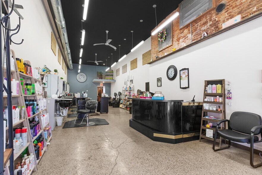 More Photos Of 307 E Main St, Knoxville Storefront Retail Residential For Sale