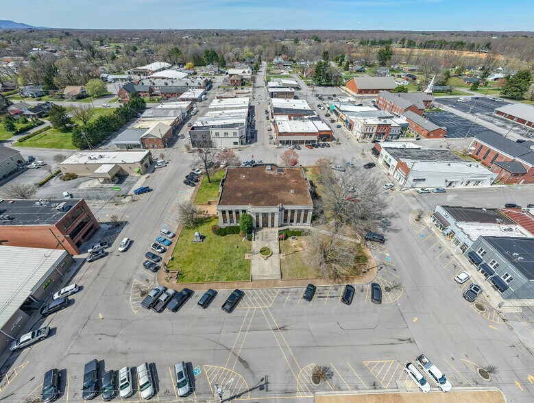 More Photos Of 108 W Walnut St, Smithville Restaurant For Sale