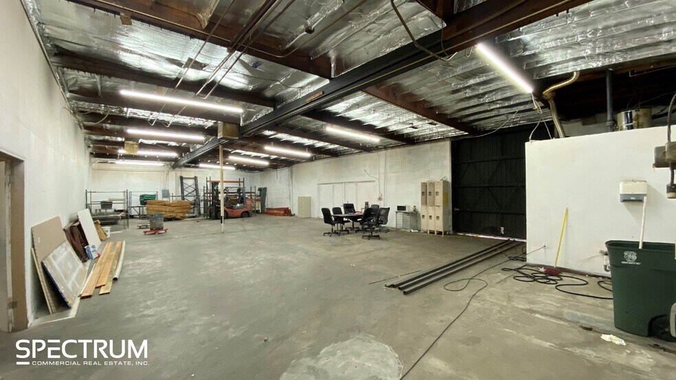 More Photos Of 14532 Blythe St, Van Nuys Manufacturing For Lease