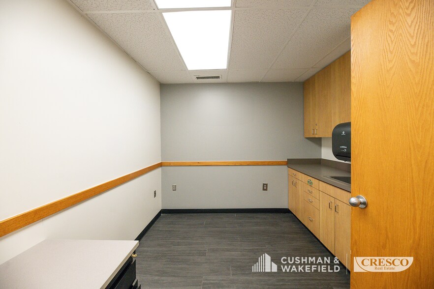 More Photos Of 2323 Lee Rd, Cleveland Heights Medical For Lease