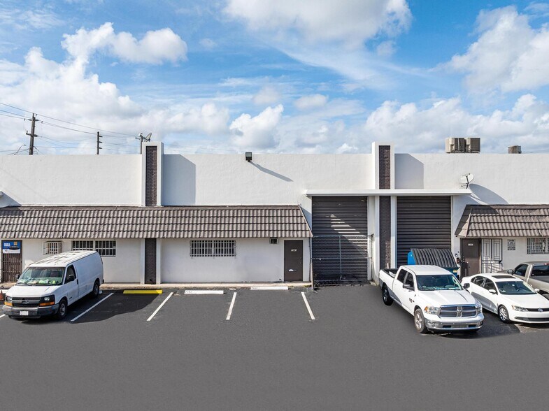 More Photos Of 7315-7335 NW 32nd Ave, Miami Warehouse For Lease