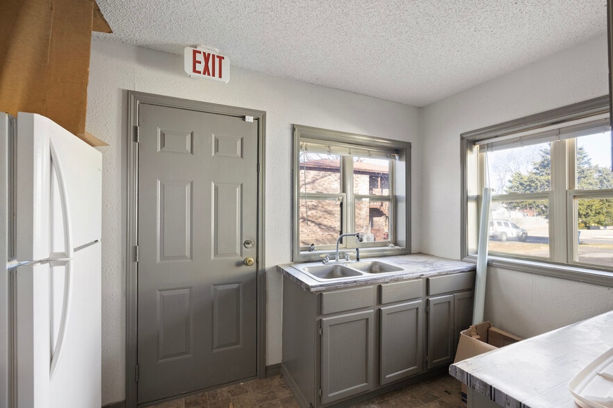 More Photos Of 1015 N Arkansas Ave, Russellville Office For Sale