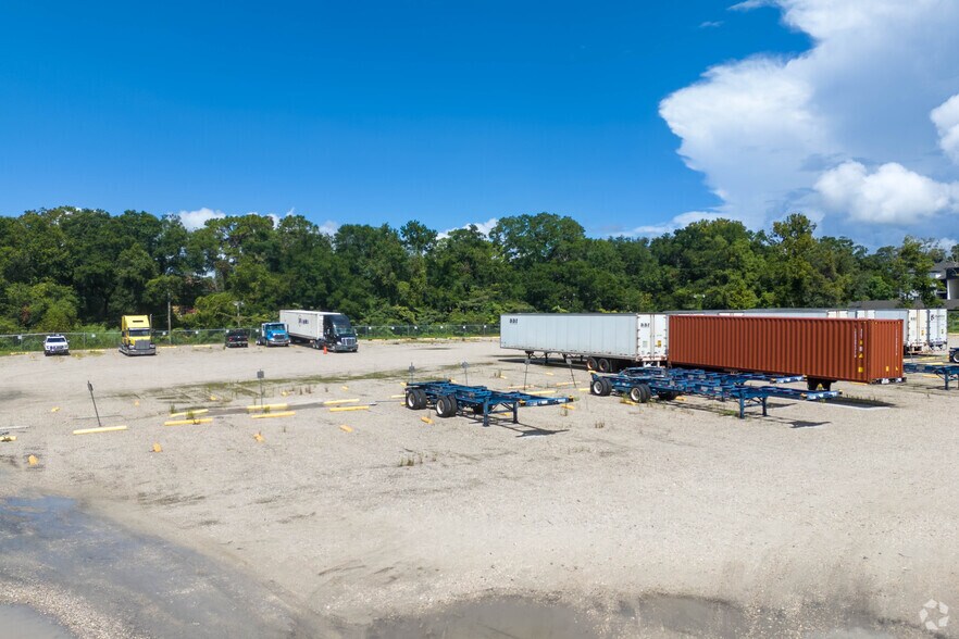 More Photos Of 139 Eastport Rd, Jacksonville Office For Lease