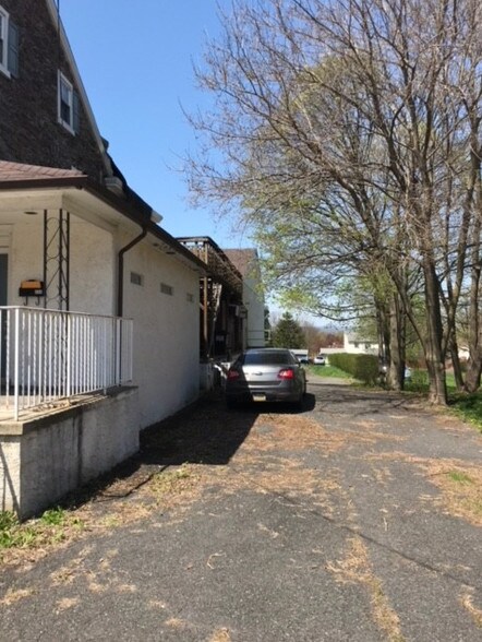 More Photos Of 313 Main St, Red Hill Restaurant For Lease