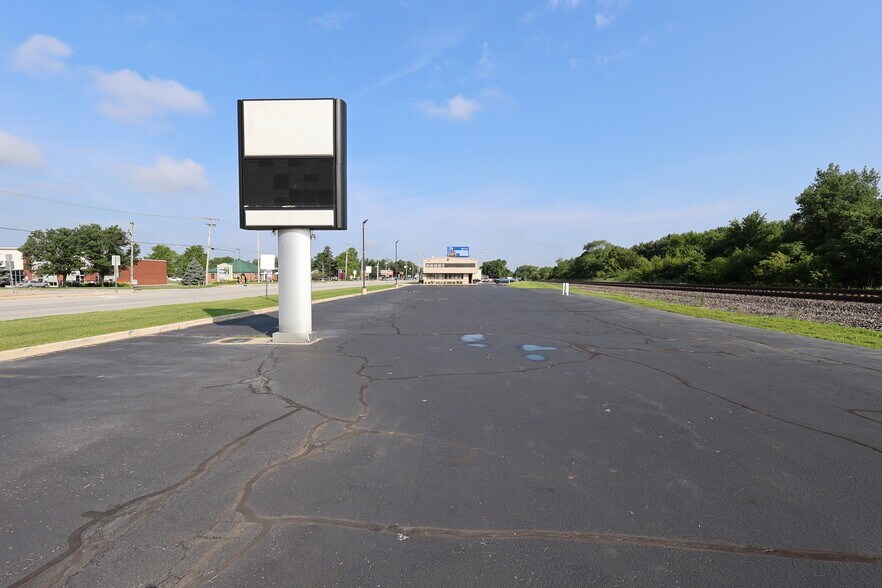 More Photos Of 23119 US Highway 33, Elkhart Storefront For Lease