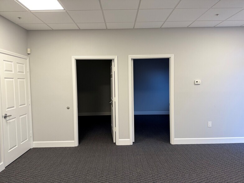 More Photos Of 2257 Sarasota Center Blvd, Sarasota Industrial For Lease