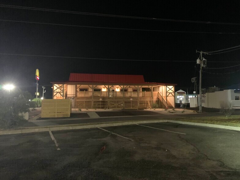 Primary Photo Of 219 Myrtle Ave, Carolina Beach Restaurant For Lease