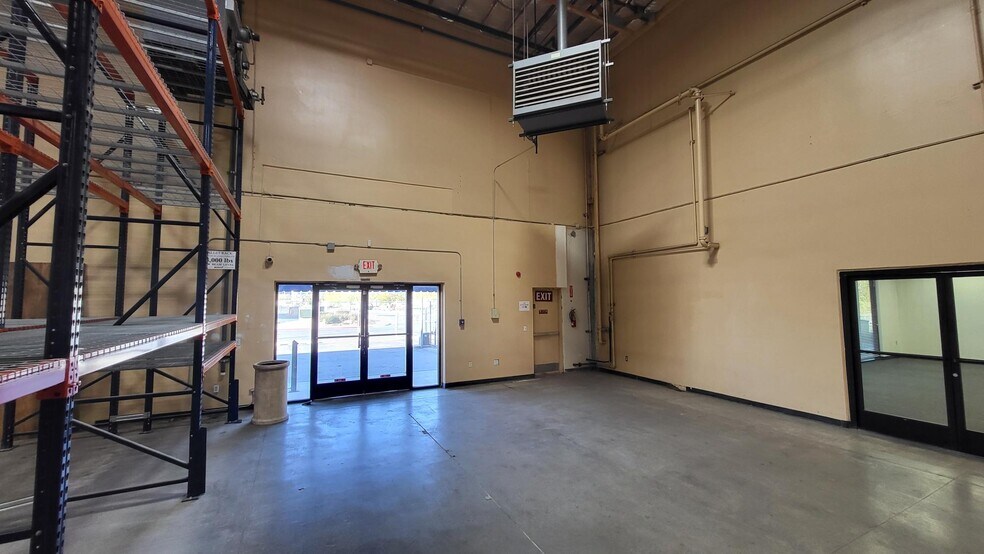 More Photos Of 3325-3326 W Oquendo Rd, Las Vegas Warehouse For Lease