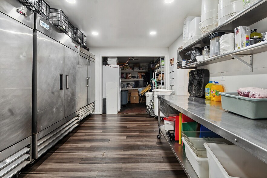 More Photos Of 900 Oak St, Pittston Showroom For Sale