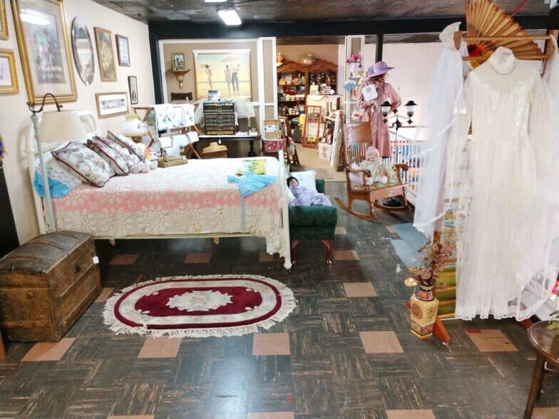 More Photos Of 264 W 6th Ave, Junction City Storefront For Sale