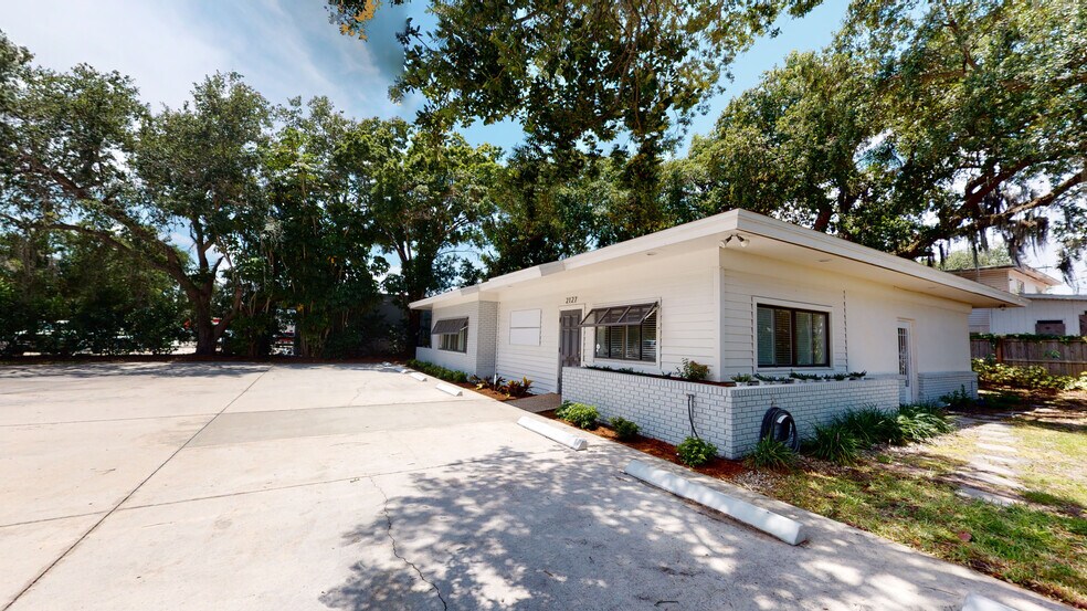More Photos Of 2127 10th Ave, Vero Beach Office Residential For Sale