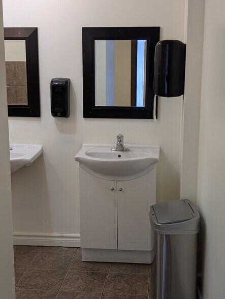 More Photos Of 2300 Wharncliffe Rd S, London Restaurant For Sale