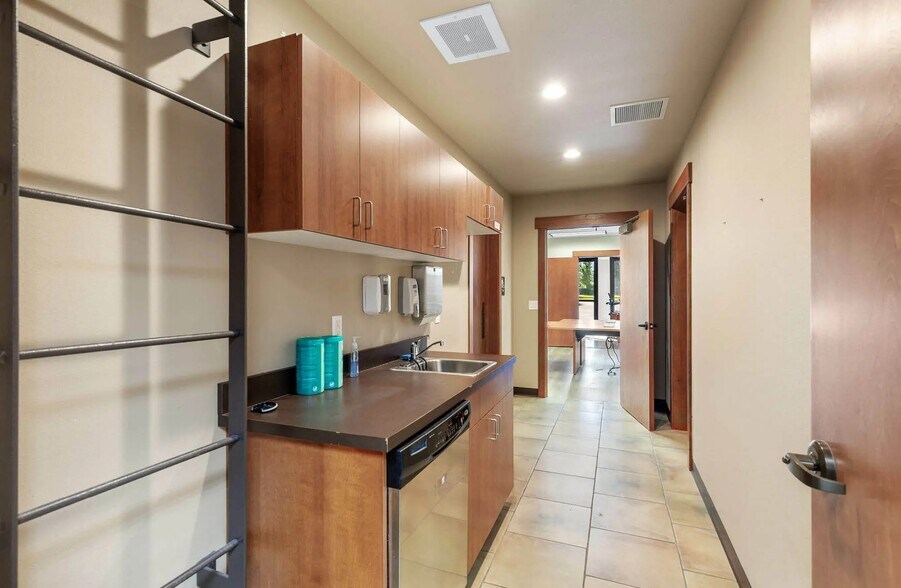 More Photos Of 663 W Canfield Ave, Coeur d'Alene Medical For Lease