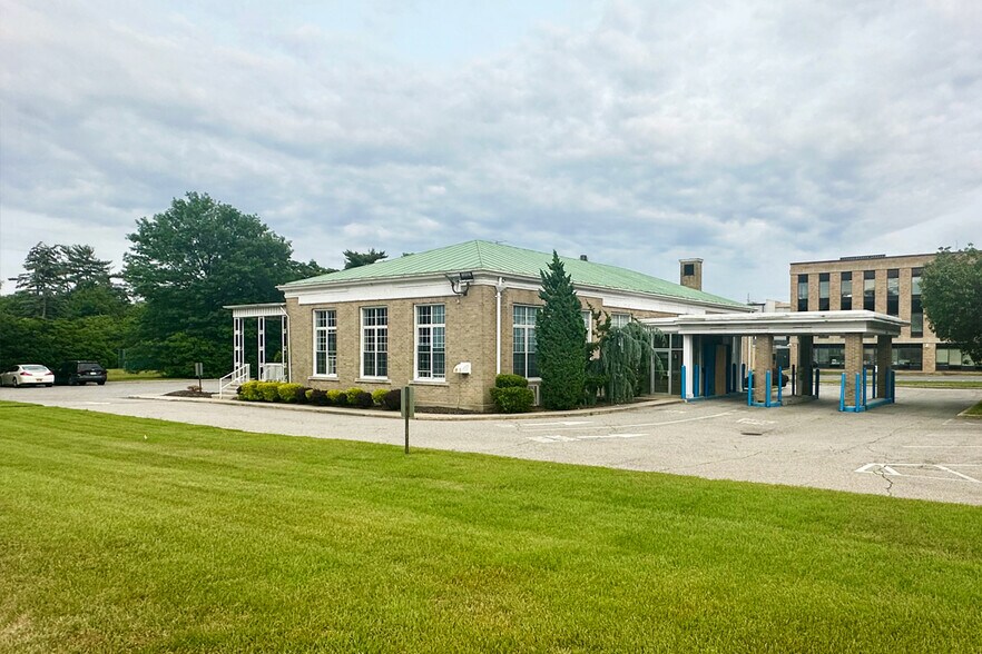 Primary Photo Of 450 Stewart Ave, Garden City Specialty For Sale