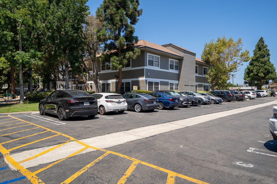 More Photos Of 2900 Bristol St, Costa Mesa Office For Sale