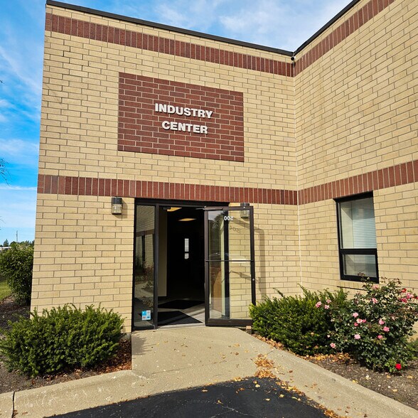 More Photos Of 473 Park Ave, Lake Villa Warehouse For Sale