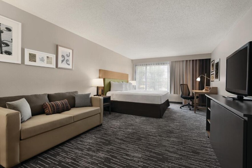 More Photos Of 1330 Highway 10, Detroit Lakes Hotel For Sale