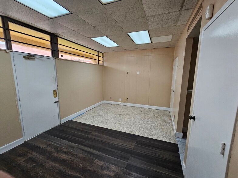 More Photos Of 8300 Homestead Rd, Houston Office For Sale