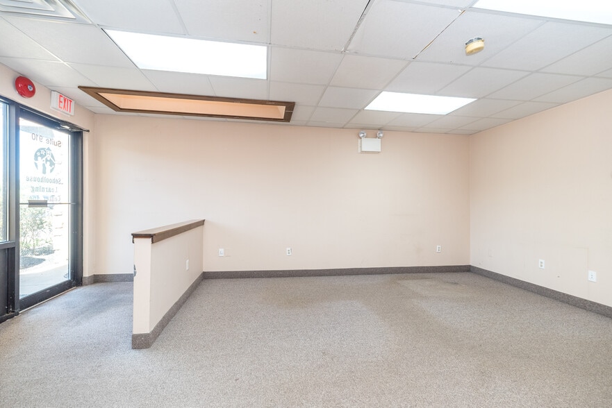 More Photos Of 908-918 Town Center, New Britain Office For Sale