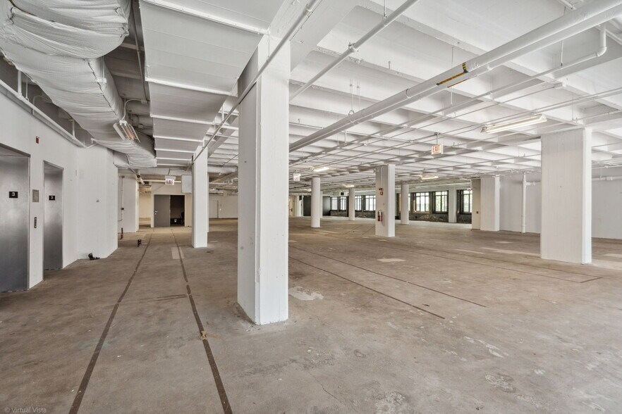 More Photos Of 360 N State St, Chicago General Retail For Sale