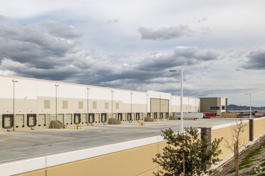 More Photos Of 20201 Caroline Way, Riverside Distribution For Lease