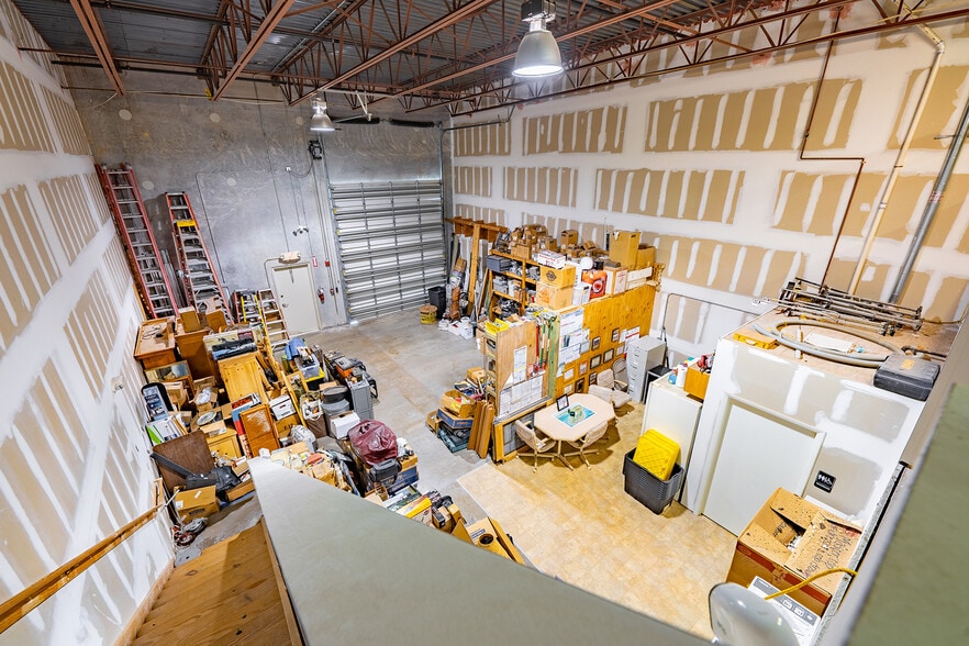 More Photos Of 571 NW Mercantile Pl, Port Saint Lucie Light Manufacturing For Lease