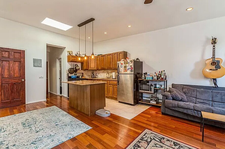 More Photos Of 587 3rd Ave, Brooklyn Flex For Sale