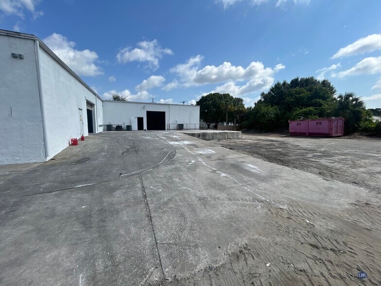 More Photos Of 1325 White Dr, Titusville Warehouse For Lease