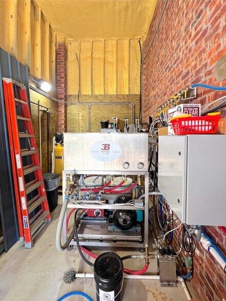 More Photos Of 509 1st St, Granite Carwash For Sale